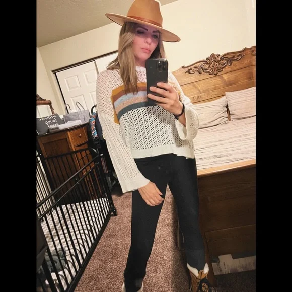 Davi & Dani Sweater - Picture 4 of 4